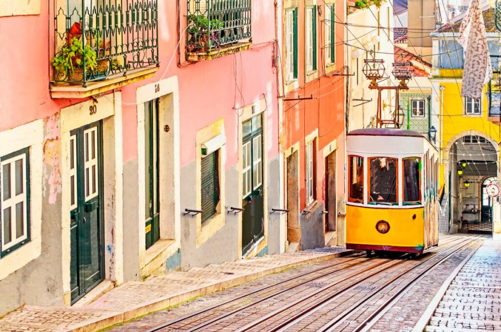 Tram in Portugal Lissabon